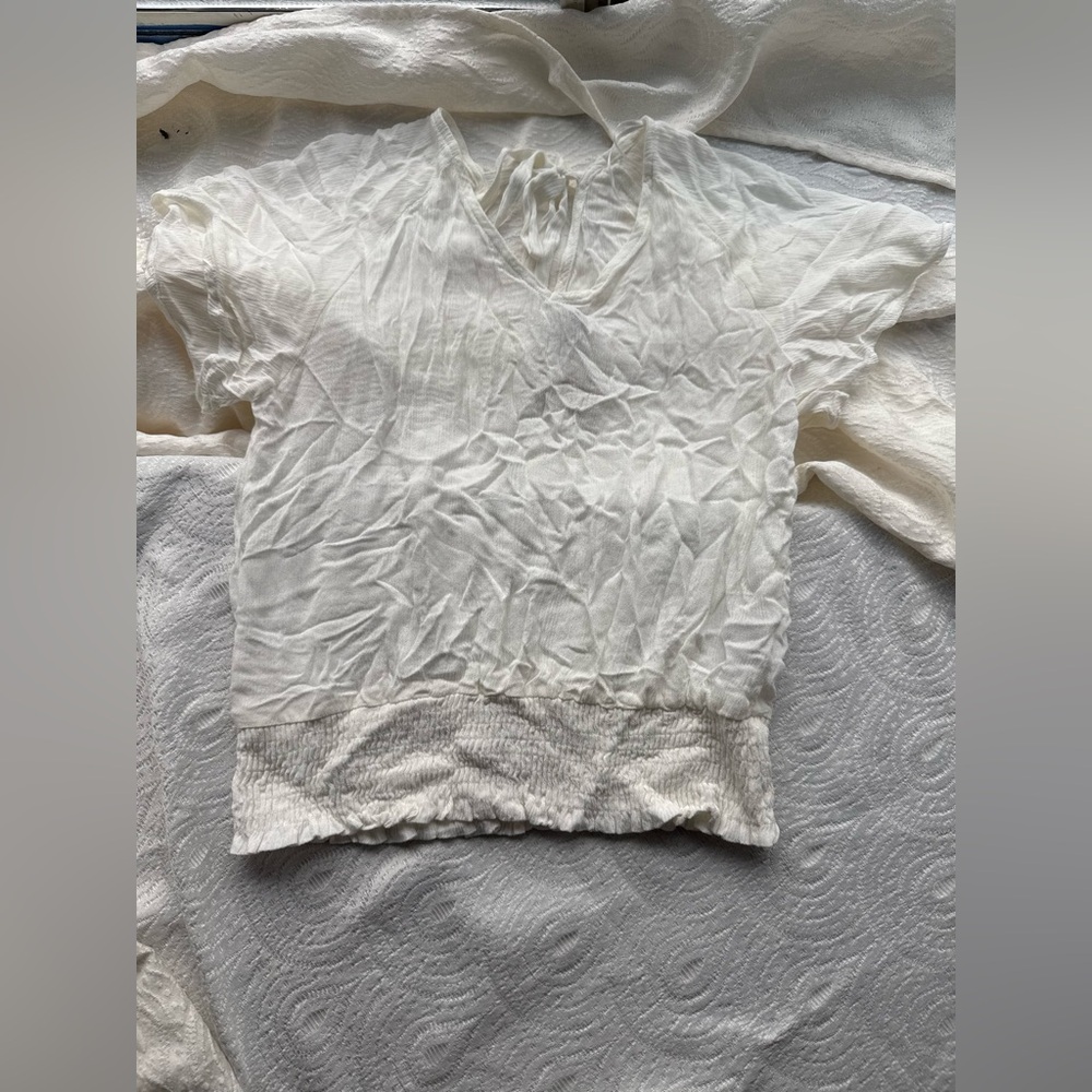 White blouse - Picture 3 of 3